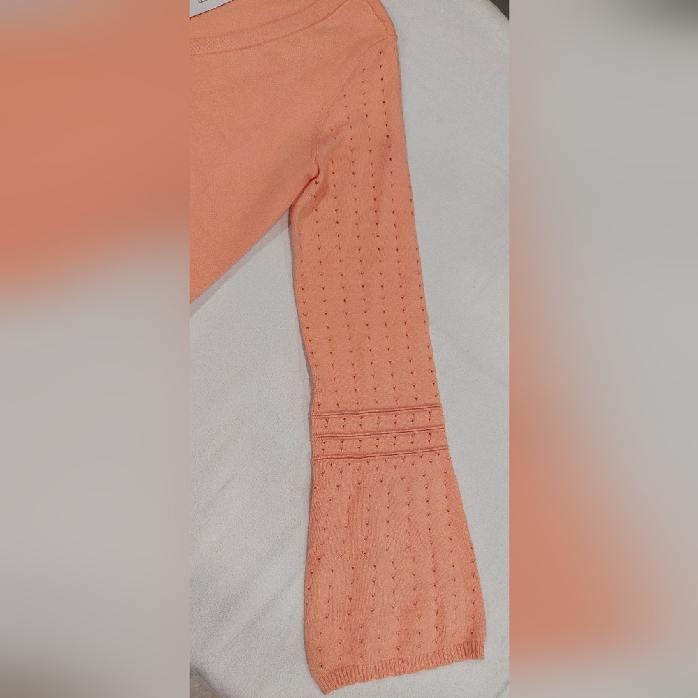 Guess Orange V-Neck Sweater Lightweight Knit - Picture 8 of 10